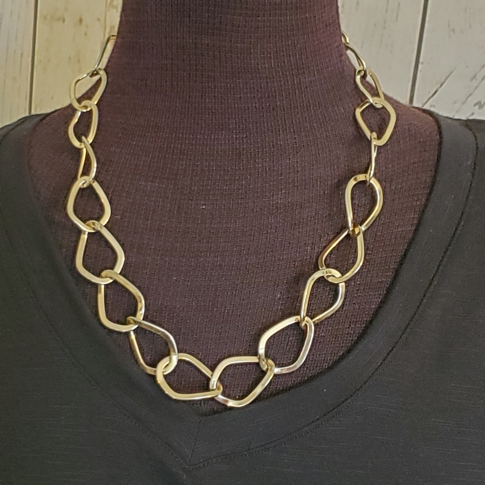 Etienne Aigner goldtone bold link chain necklace 18 1/2 to 22 inches - Picture 2 of 8